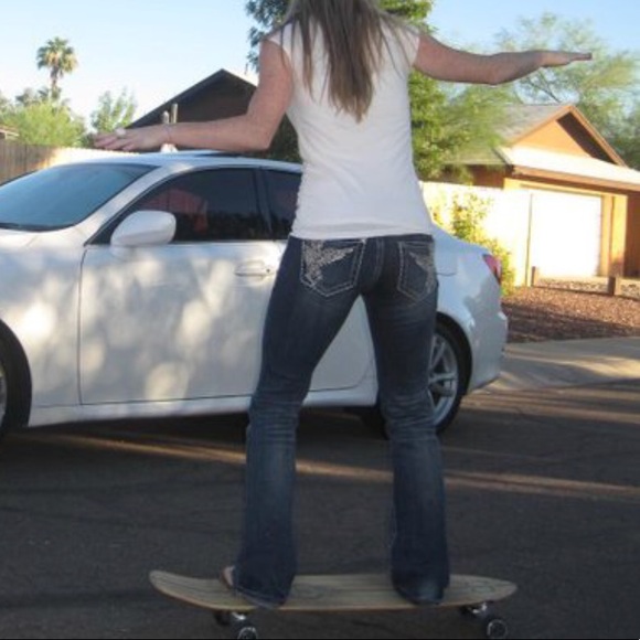 Miss Me bootcut wing tip w/ rhinestones on pocket - Picture 3 of 3